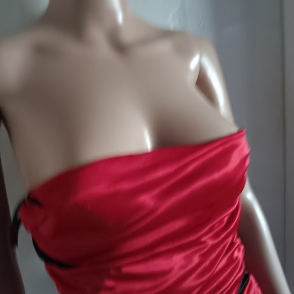 NWOT WINDSOR RED AND BLACK RUCHED STRAPLESS BODYCON SHORT DRESS SIZE S - Picture 4 of 10